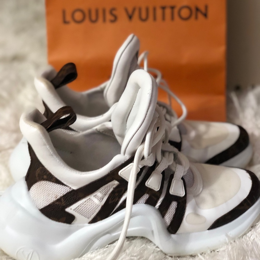 Louis Vuitton sneakers size 8